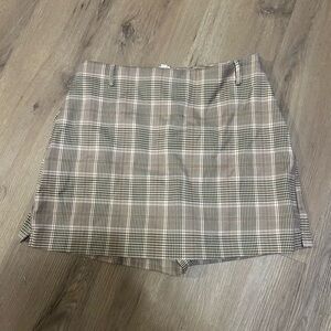 Size Large Super Cute Hem & Thread Fall Mini Skort